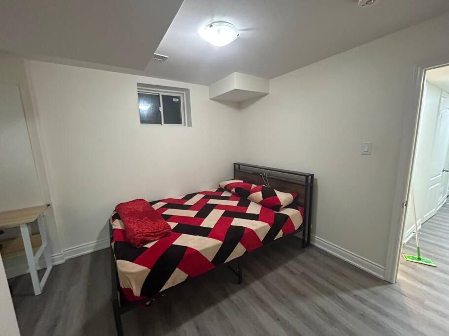 2 Bedroom Private Apartment With Private Entrance Μπράμπτον Εξωτερικό φωτογραφία