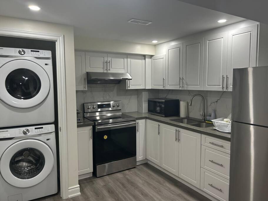 2 Bedroom Private Apartment With Private Entrance Μπράμπτον Εξωτερικό φωτογραφία